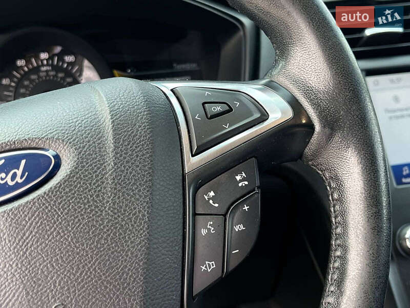 Седан Ford Fusion 2017 в Львові