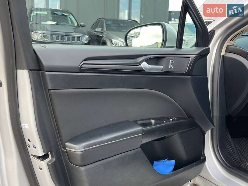 Седан Ford Fusion 2017 в Львові