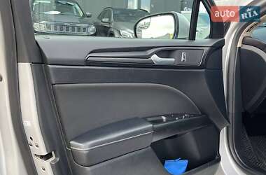 Седан Ford Fusion 2017 в 