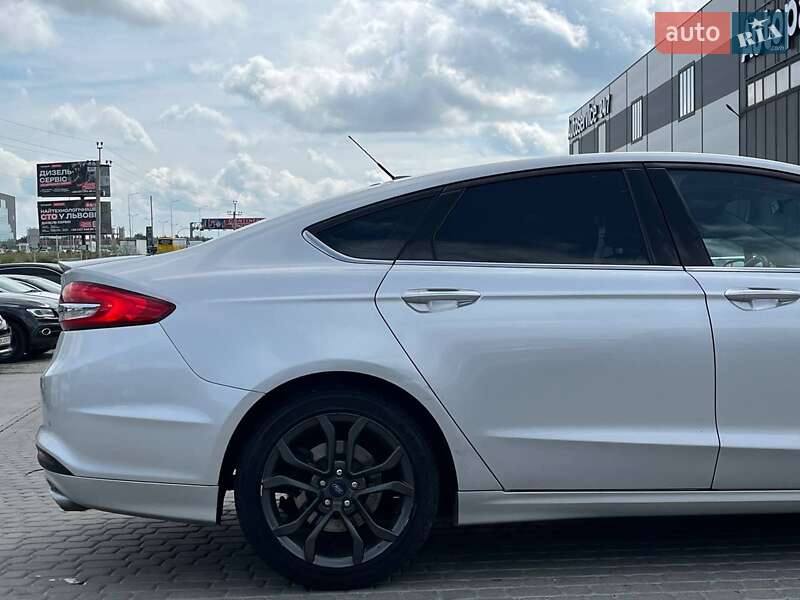 Седан Ford Fusion 2017 в Львові