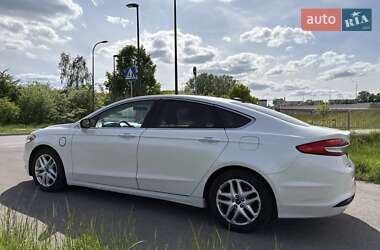 Седан Ford Fusion 2017 в 