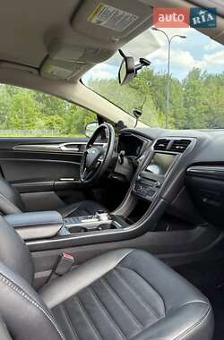 Седан Ford Fusion 2017 в 