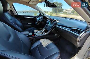 Седан Ford Fusion 2013 в 