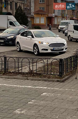 Седан Ford Fusion 2016 в 