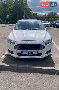 Седан Ford Fusion 2016 в 