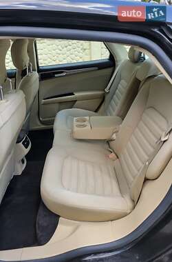 Седан Ford Fusion 2013 в 
