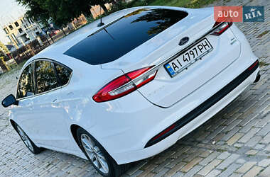 Седан Ford Fusion 2017 в 