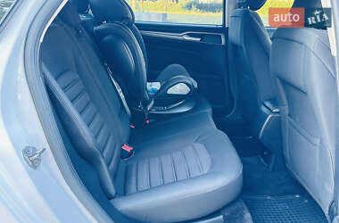 Седан Ford Fusion 2017 в 