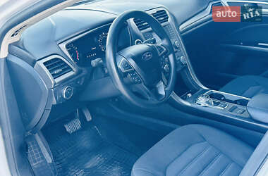 Седан Ford Fusion 2017 в 
