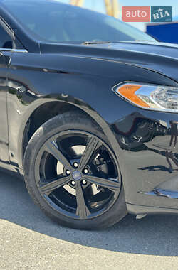 Седан Ford Fusion 2015 в 