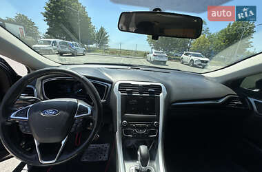 Седан Ford Fusion 2015 в 