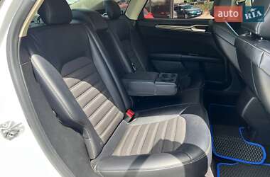 Седан Ford Fusion 2017 в 