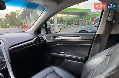 Седан Ford Fusion 2016 в 