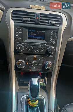 Седан Ford Fusion 2013 в 