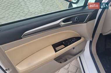 Седан Ford Fusion 2017 в 