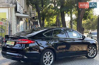 Седан Ford Fusion 2017 в 