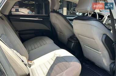 Седан Ford Fusion 2016 в 