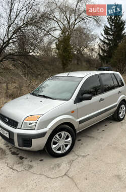 Хэтчбек Ford Fusion 2005 в 
