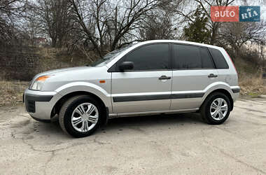 Хэтчбек Ford Fusion 2005 в 