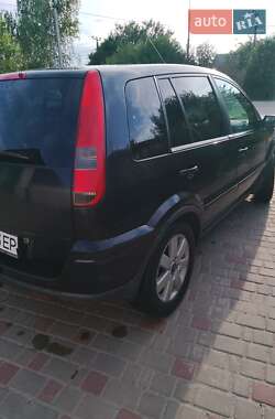Хэтчбек Ford Fusion 2004 в 