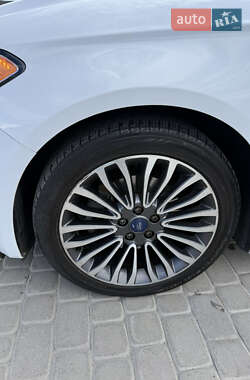Седан Ford Fusion 2016 в 
