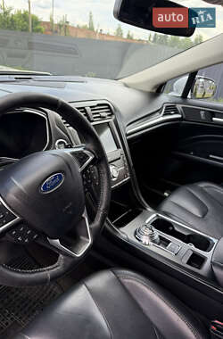 Седан Ford Fusion 2016 в 