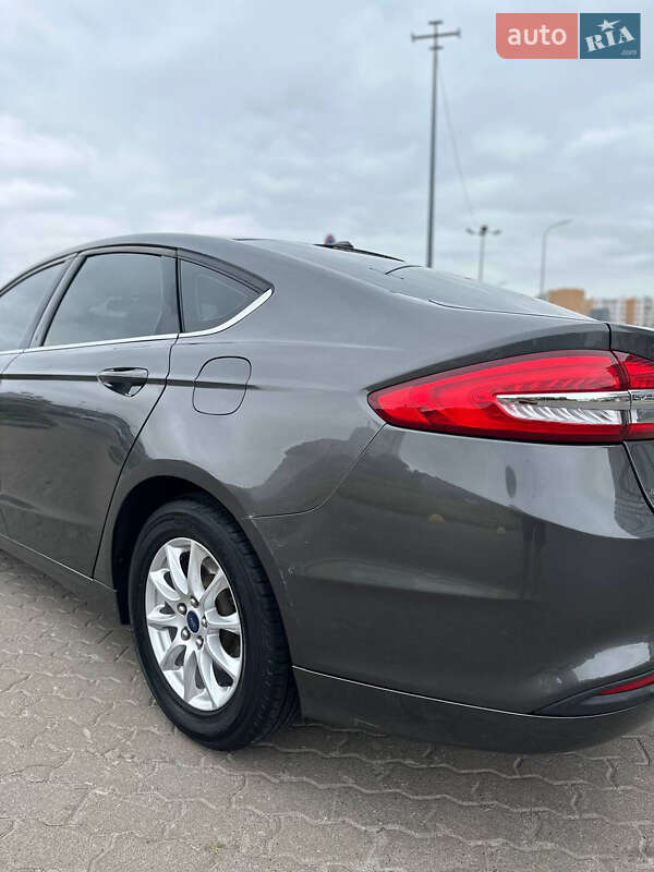Седан Ford Fusion 2016 в Львові