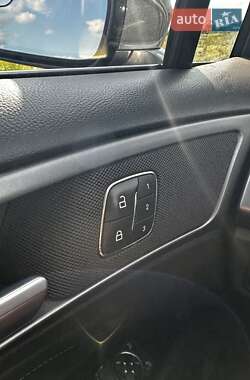 Седан Ford Fusion 2012 в 