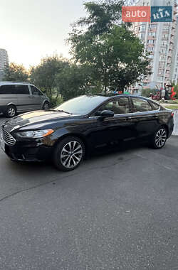 Седан Ford Fusion 2019 в 