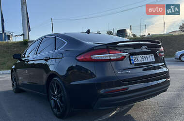 Седан Ford Fusion 2018 в 