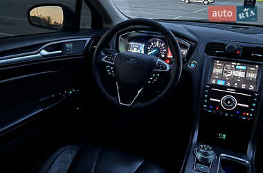 Седан Ford Fusion 2018 в 