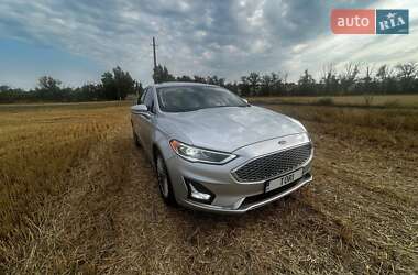 Седан Ford Fusion 2018 в 