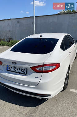Седан Ford Fusion 2013 в 