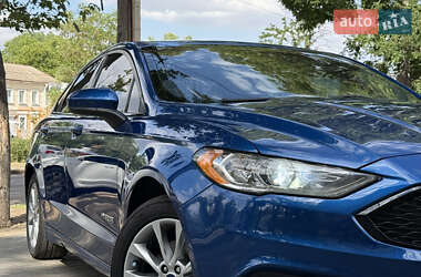 Седан Ford Fusion 2016 в 