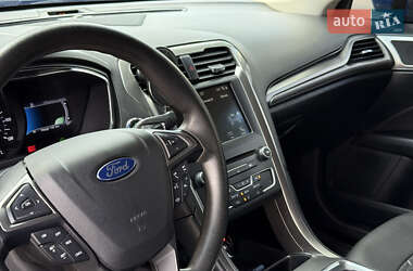 Седан Ford Fusion 2016 в 