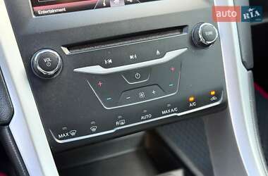 Седан Ford Fusion 2013 в 