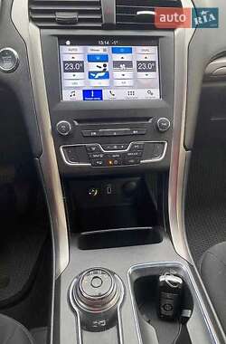 Седан Ford Fusion 2017 в 