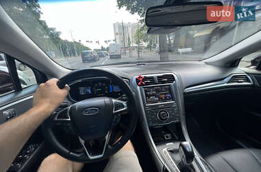 Седан Ford Fusion 2013 в 