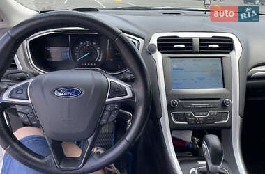Седан Ford Fusion 2015 в 
