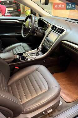Седан Ford Fusion 2016 в 