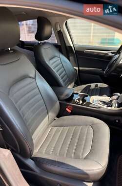 Седан Ford Fusion 2016 в 