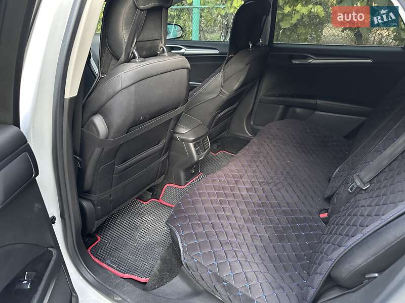 Седан Ford Fusion 2014 в Одесі