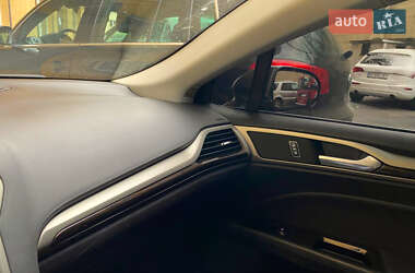 Седан Ford Fusion 2015 в 