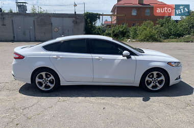 Седан Ford Fusion 2015 в 