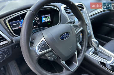 Седан Ford Fusion 2015 в 