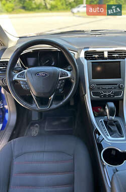 Седан Ford Fusion 2015 в 