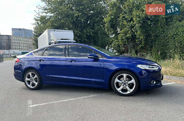 Седан Ford Fusion 2015 в 