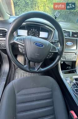 Седан Ford Fusion 2017 в 