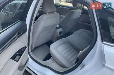 Седан Ford Fusion 2016 в 