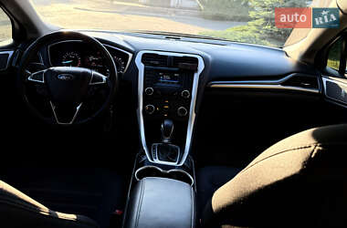 Седан Ford Fusion 2015 в 